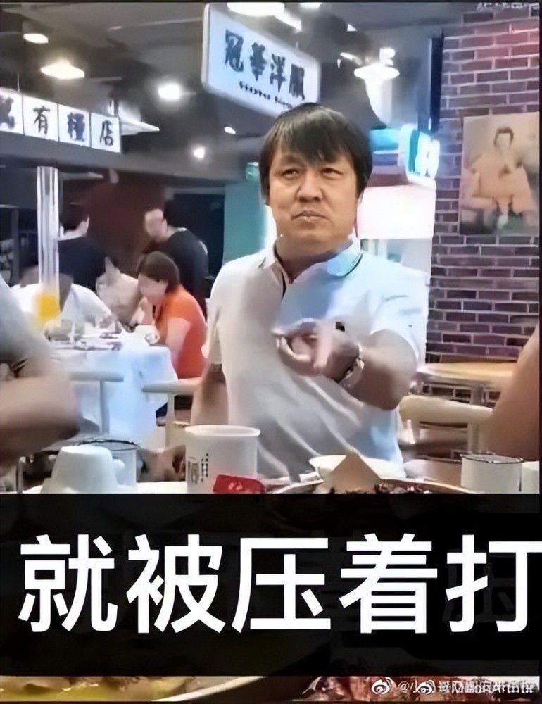 曼联明夏的引援目标一定是本菲卡中卫安东尼奥-席尔瓦，球员合同中存在约1亿欧元的解约金条款，初步谈判已经展开。